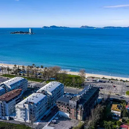 En Playa De Samil Primera Linea De Playa Pe Na Areia アパート ヴィーゴ